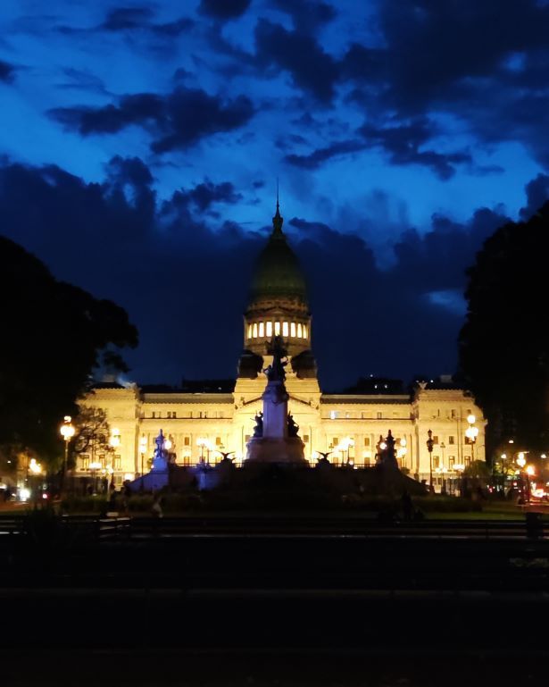 Congreso nacional de la argentina iluminado por la noche, uno de los imprescindibles que ver en Buenos Aires en 3 días