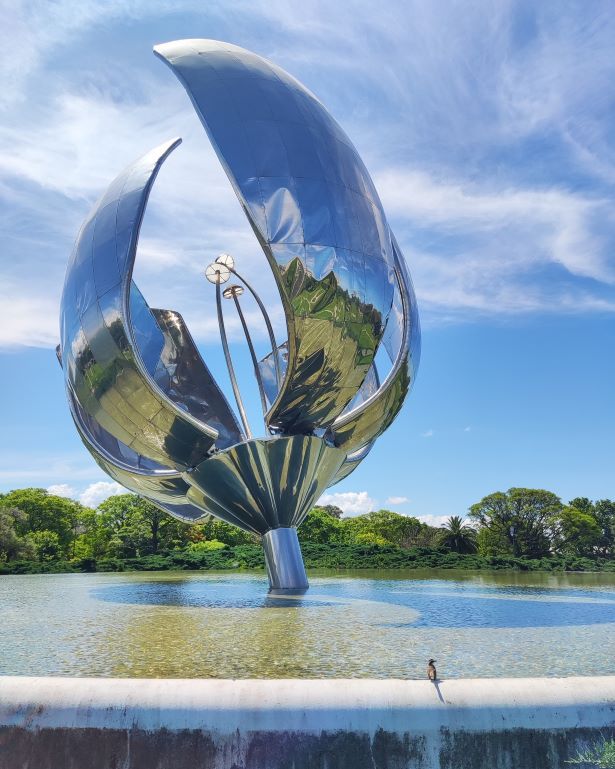 Escultura de Floralis Generica en Buenos Aires, uno de los imprescindibles que ver en la ciudad