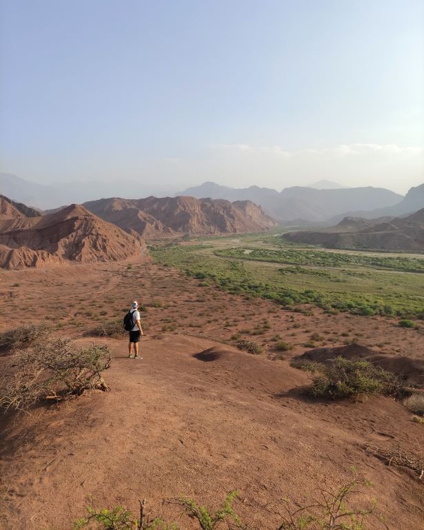 Quebrada de las conchas cerca de Cafayate visto desde el mirador de las tres cruces