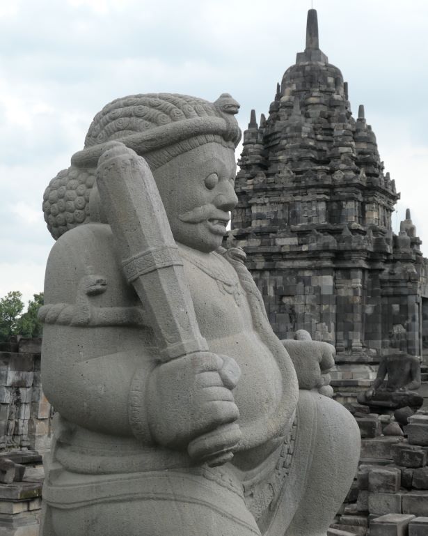 guardian en candi sewu, en prambanan