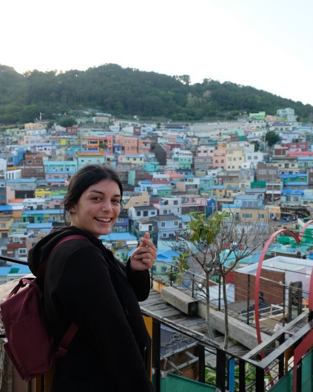 Vista de la villa cultural de gamcheon en busan desde las alturas