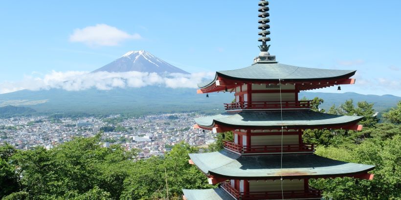 Chureito Pagoda con el Monte Fuji al fondo