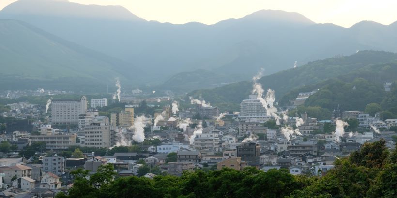 vista aerea de las fumarolas de Beppu, en la isla de Kyushu, Japón