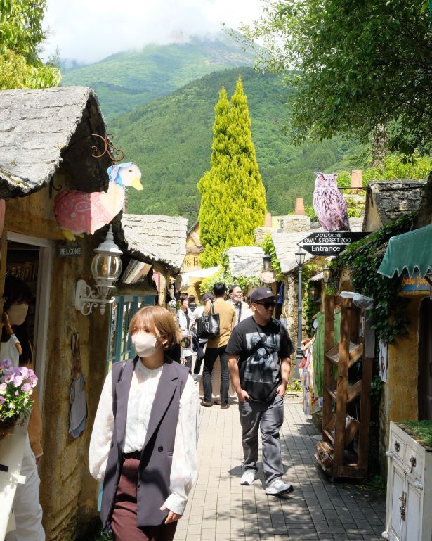 Calle en Yufuin floral Village, Kyushu, Japón