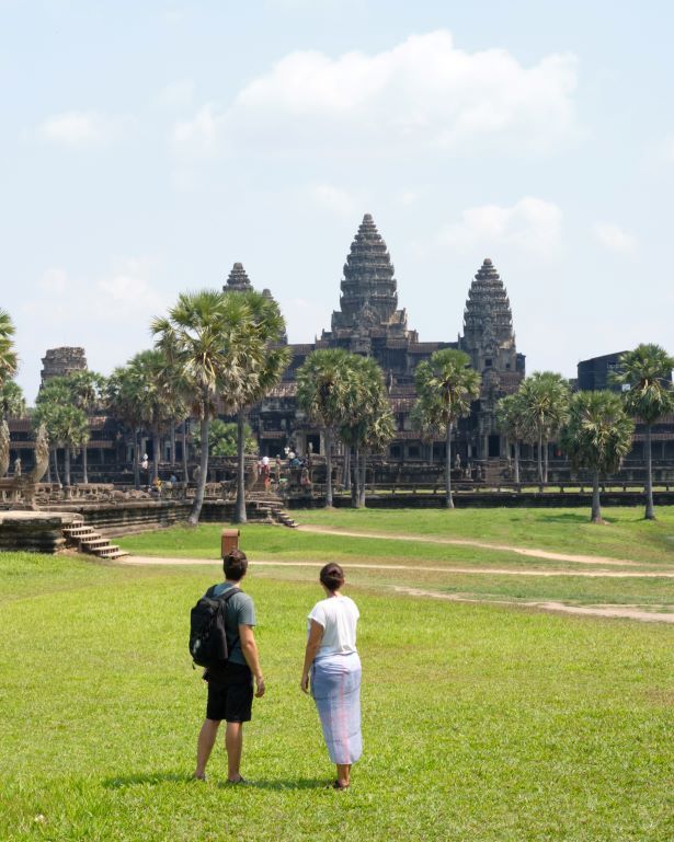 El templo de Angkor Wat visto desde los jardines interiores