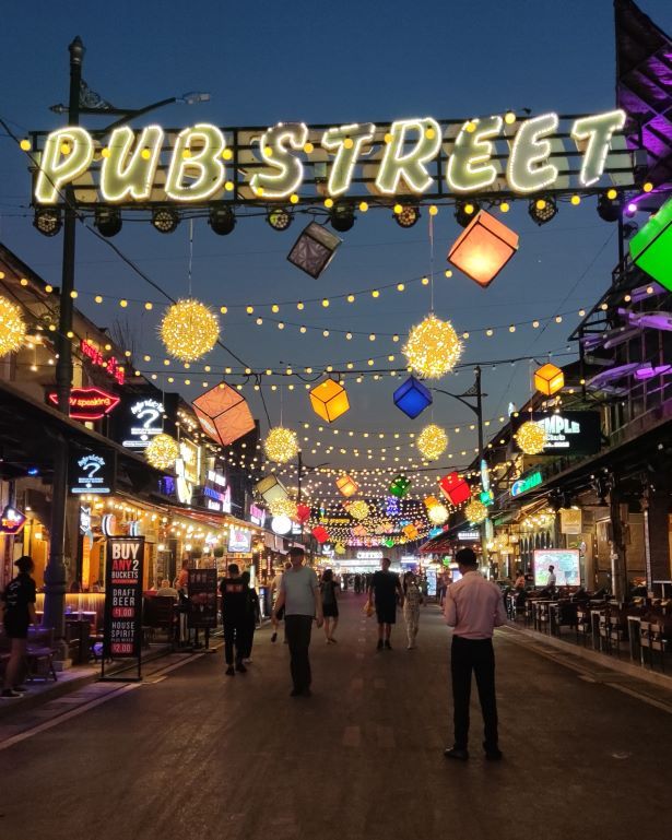 La famosa Pub street en Siem Reap, Camboya