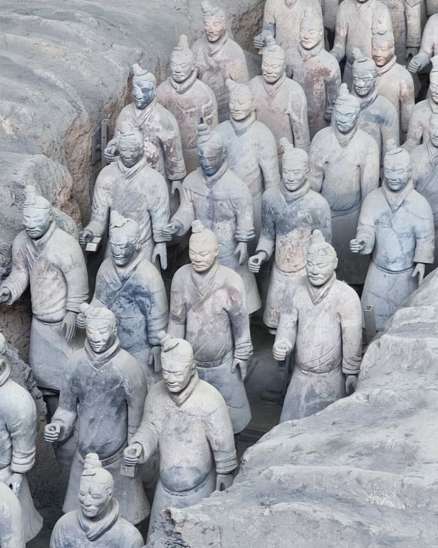 Detalle de las filas de los guerreros de Terracota en el hangar 1 del museo en Xian, China