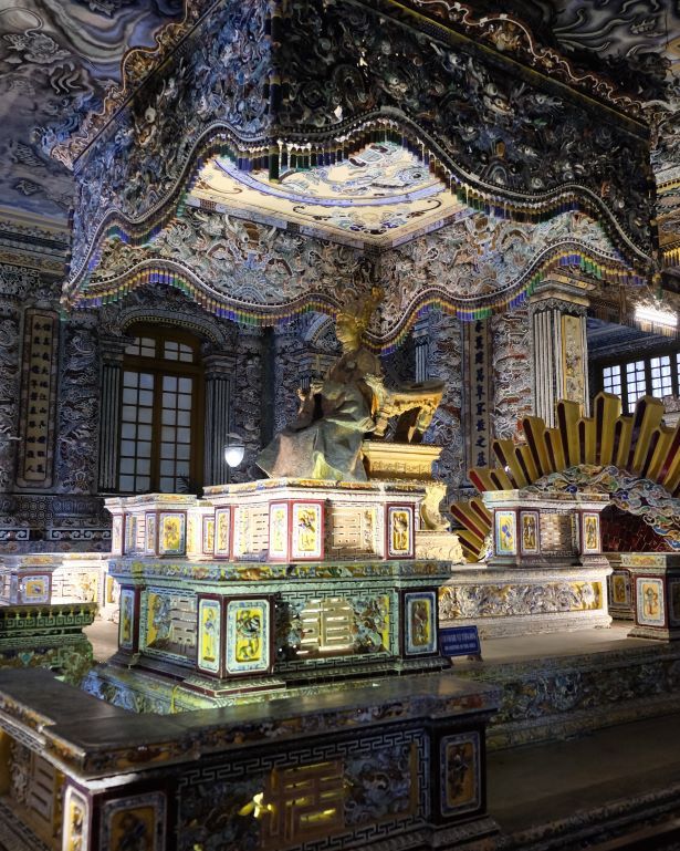 Tumba del emperador Khai Dinh en Hue, Vietnam