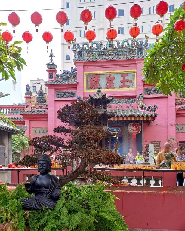 jade emperor pagoda entrada en ho chi minh city
