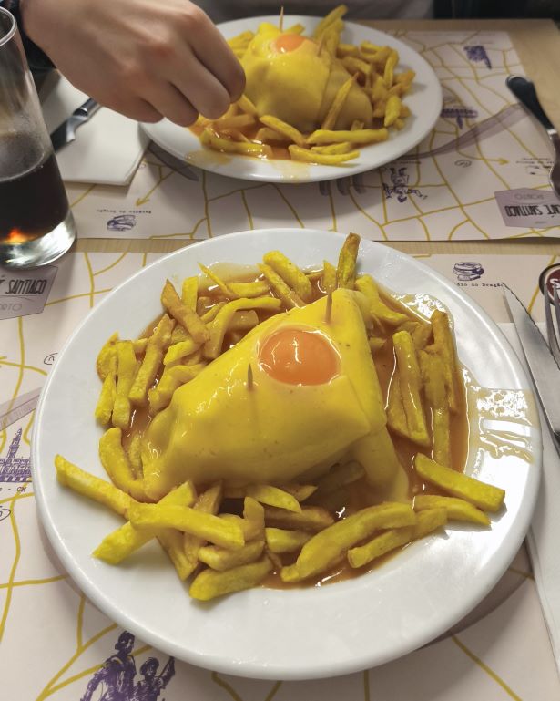 Francesinha en Oporto, Portugal