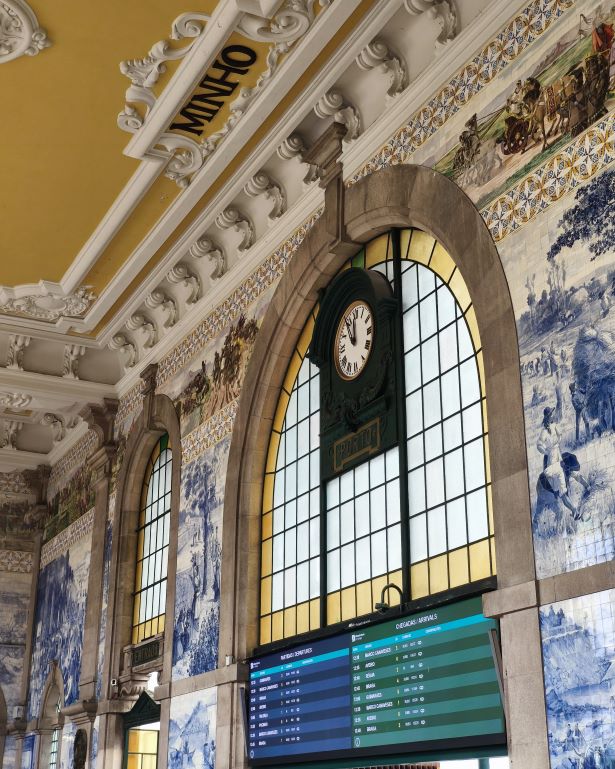 Mosaicos de la estación Sao Bento, Oporto, Portugal