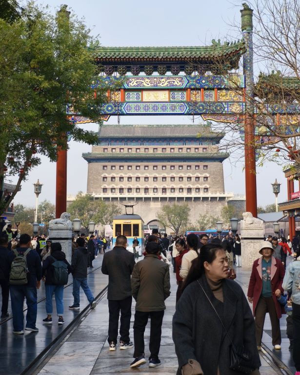 Puerta de Qianmen con la torre de los arqueros al fondo, Pekín, China