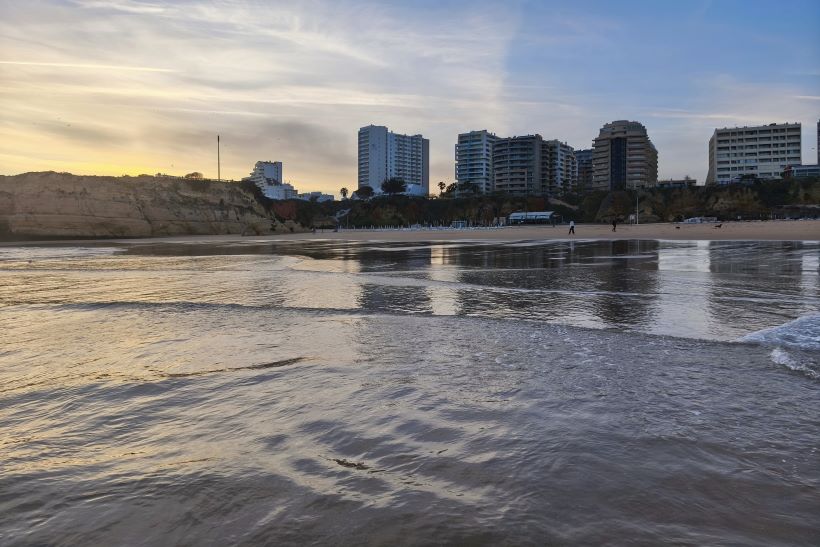 Praia da Rocha en Portimão, una ciudad en el Algarve, Portugal