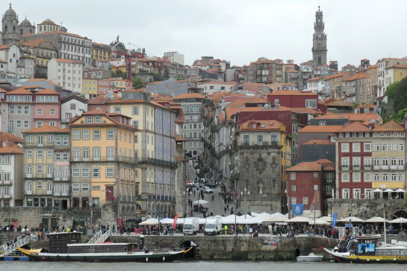 Vistas de la ribeira desde vilanovade gaia en oporto