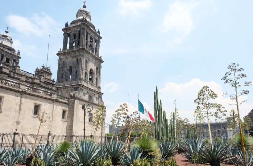 Catedral de la ciudad de méxico vista de lado