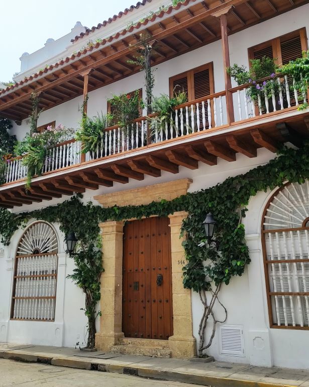Balcon de madera colonial en Cartagena de Indias