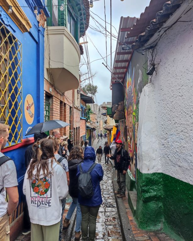 Callejon en la candelaria, bogotá