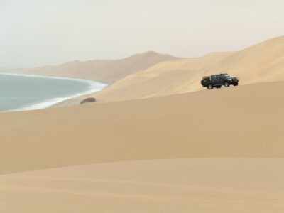 Cómo visitar Sandwich Harbour: desierto y mar en Namibia