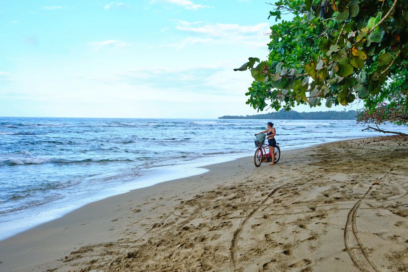 playa en caribe costaricense