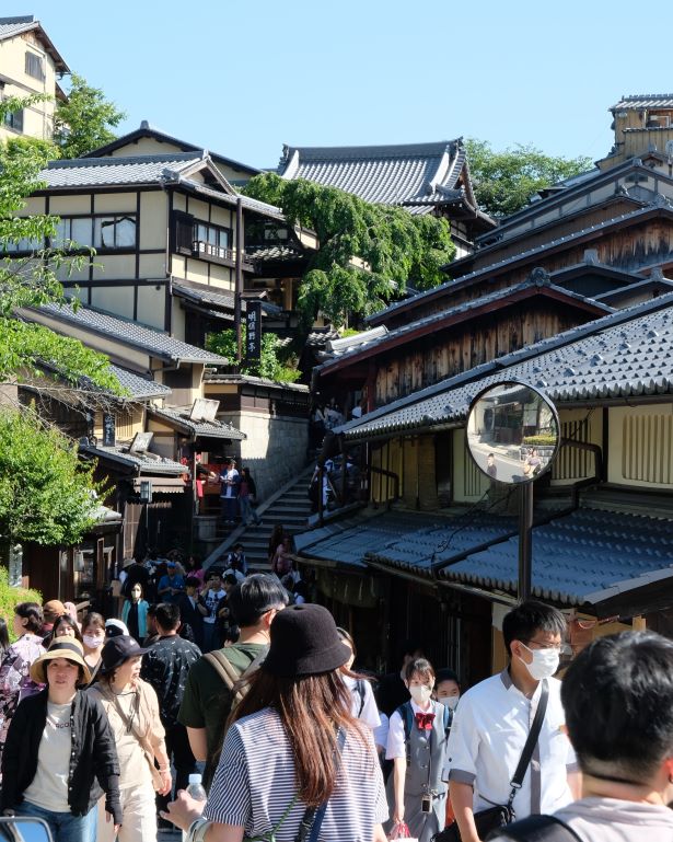Calle tradicional en Gion y Higashima en Kioto, Japon