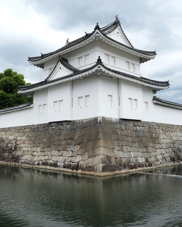 Vista exterior del Castillo Nijo en Kioto, Japón