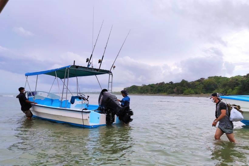 Barcas para llegar al parque nacional Corcovado, Costa Rica