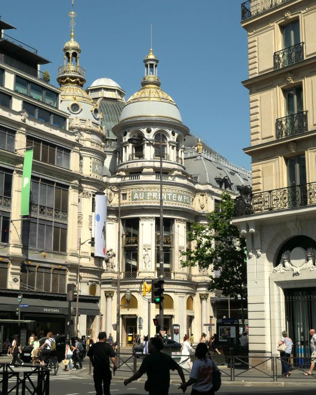 Antiguos almacenes printemps haussman en el distrito 9 de París, Francia