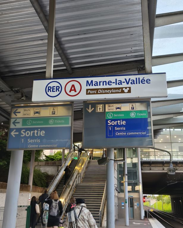 Señales del RER en Disneyland en París, Franica