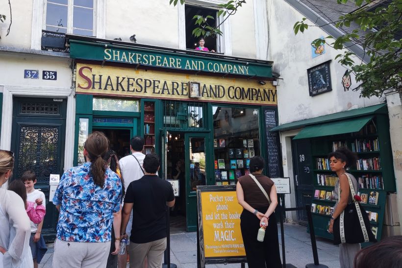 Libreria Shakespeare and Company en el Barrio Latino de París, Francia