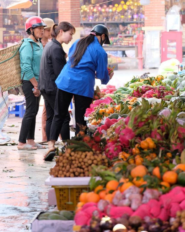 Mercado de frutas en Bac Ha al norte de Vietnam