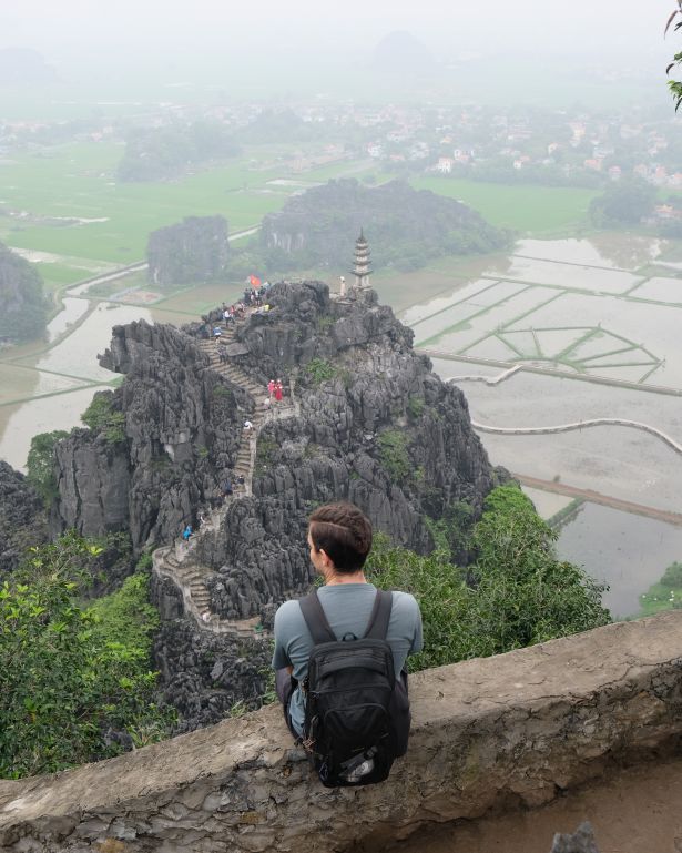 Vistas desde lo alto de Mua Cave en Dragon Hill en Ninh Binh, Vietnam